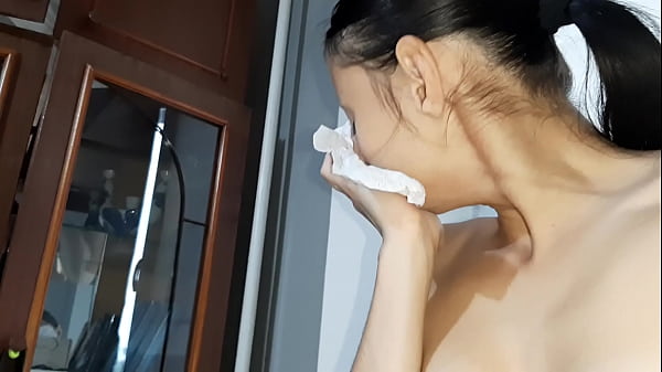 I sniff my girlfriend's pad and masturbates 