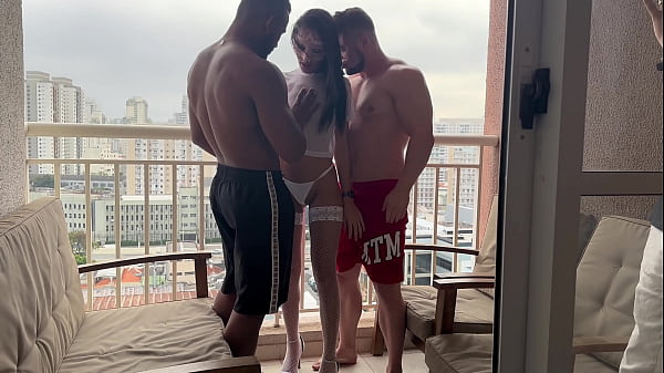 Marido Grava Esposa Fodendo 2 Na Sacada Do Predio thumbnail