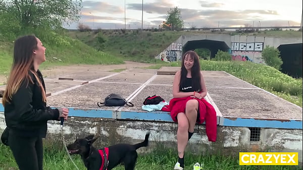 La chica que se une a Megan Lux cuando la pilla 