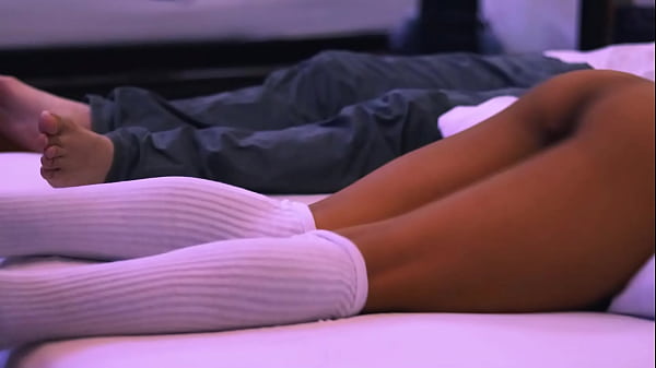 Padrastro y la_amiga desu hermanastrastra en el motel_donde seescaparon a disfrutar de la noche