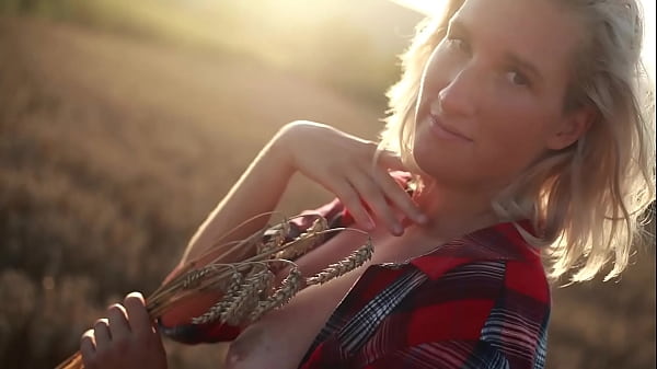 Beautiful Girl Showing Pussy In The Sunset thumbnail