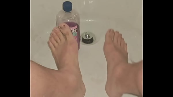 Rando Nude Bathing and Feet Fetish