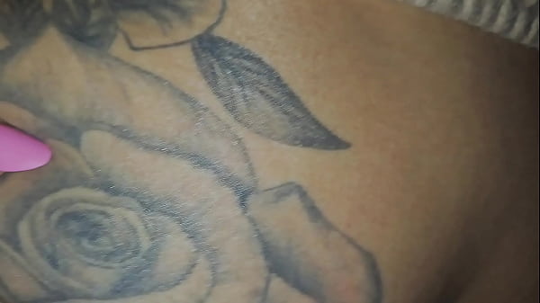 Motorista de aplicativo faz corrida para duas garotas que voltava de uma festa 