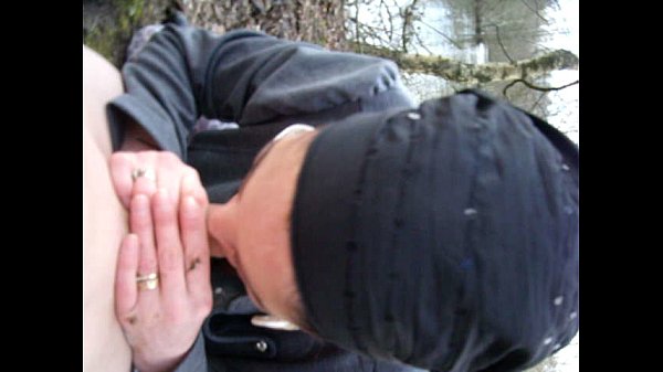 amateur outddoor_blowjob