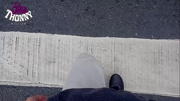 Play MP4 - POV vc &eacute; meu cachorrinho e eu estou te levando pra passear no centro