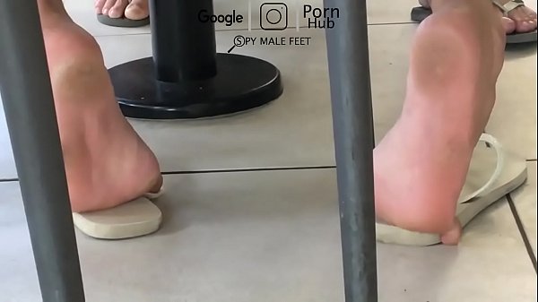 Play MP4 - Spy Male Feet