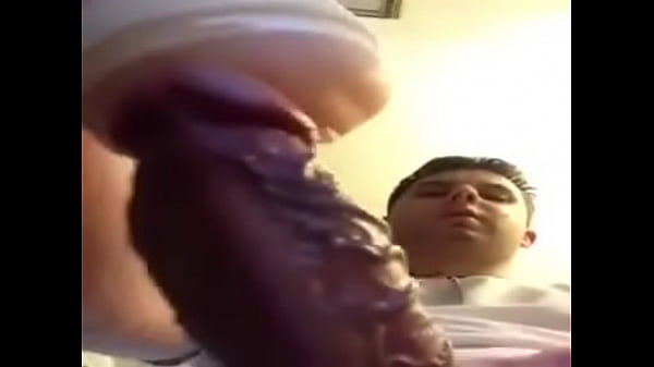 Play MP4 - Garoto Lindo socando pauz&atilde;o grosso e veiudo na bucetinha de b&period;&period;