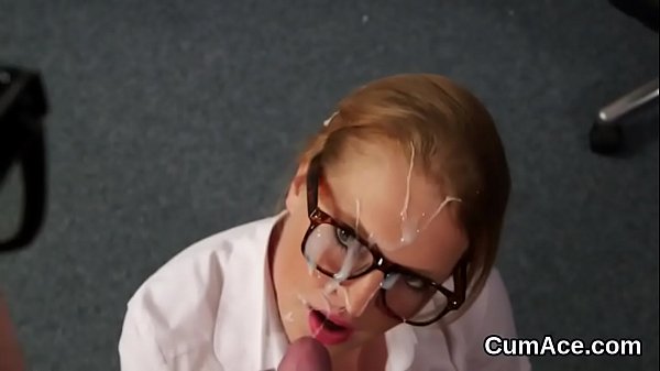 Kinky looker gets cumshot on her face swallowing all the jism