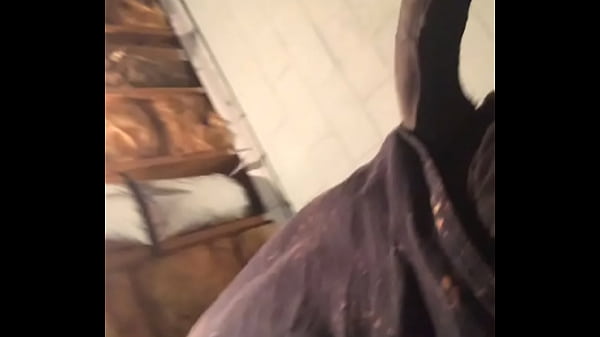 Nonton Showing Off thumbnail