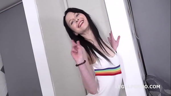 Nonton Sweetie Plum Farts On Cok In Anal Action thumbnail