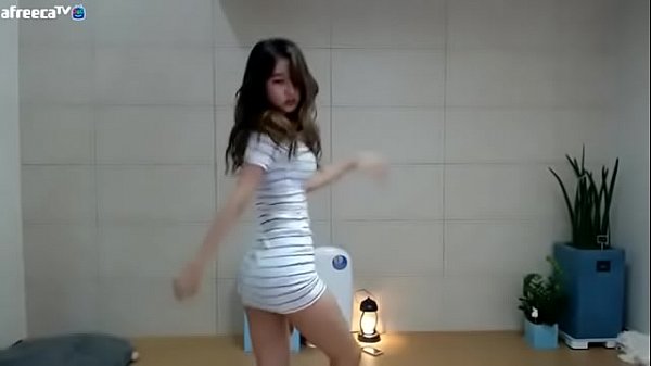 Asi&aacute;tica sexy dan&ccedil;ando