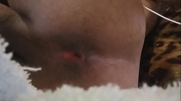 Brinca com cuzinho putinho