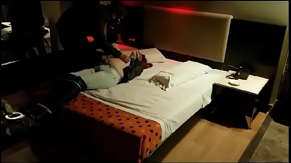 Play MP4 - Sometiendo a Valeria