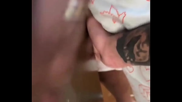 Cafu&ccedil;u Dotado Vai Fazer Um Servi&ccedil;o Para Um Twink Branquinho E Acaba Sendo Mamado E Ganhado Um Cuzinho Em Troca De Servi&ccedil;o / Gifted Cafu&ccedil;u Will Do A Service For A White Twink And Ends Up Being Sucked thumbnail