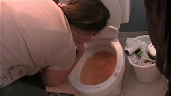 Girl_Make Herself Puke Vomit_Puking Barf