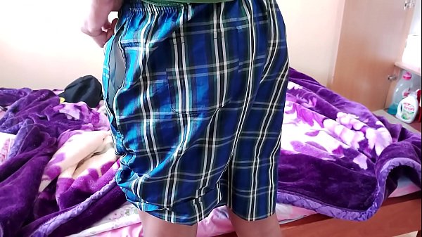 Play MP4 - Mwanaume Akamatwa Suruali Chini Akimtengenezea Mke Kitanda