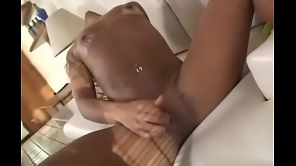 Morena gostosa greluda 