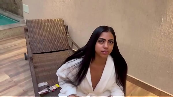 Novinha aguentou o mastro preto 