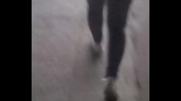 tremendo culo de turra caminando 
