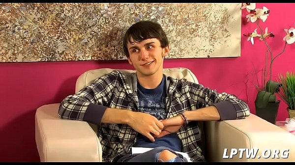 Oral-service session for sexy twink