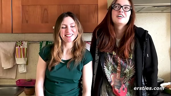 Play MP4 - Cute Ukrainian Couple Felicia & Lina Grind So Fine