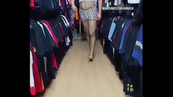 Dono de Loja se humilha para conseguir aten&ccedil;&atilde;o dos clientes para n&atilde;o entrar para prostitui&ccedil;&atilde;o 