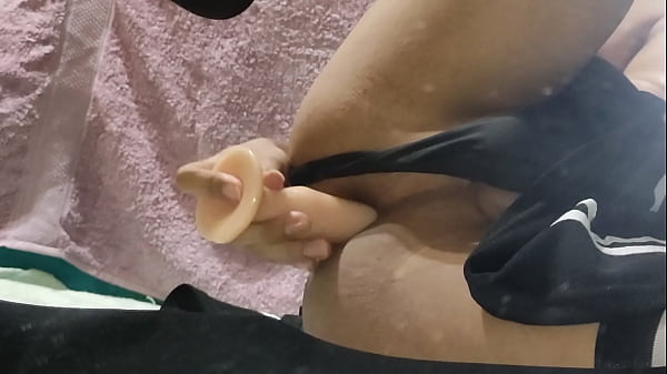 Talitahmy jugando con_plug de_30 cm