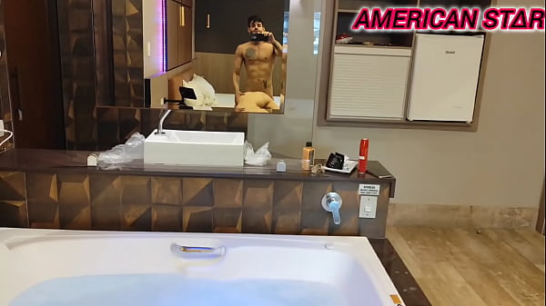 Play MP4 - Duas novinhas gostosas no motel