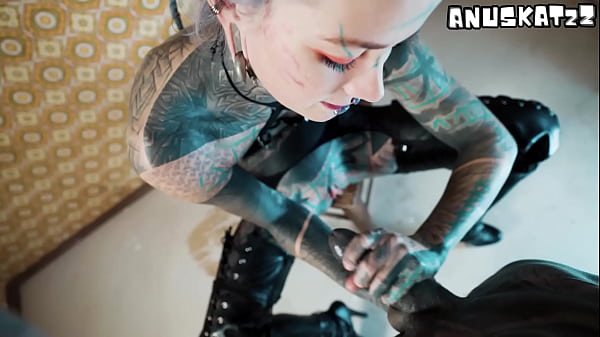 Heels and Hands Tattooed Star's Anal Playz 
