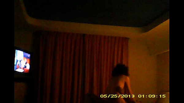 M BUSCA_EN LAS NOCHES POR Q SU ESPOSO NO_LA LLENA