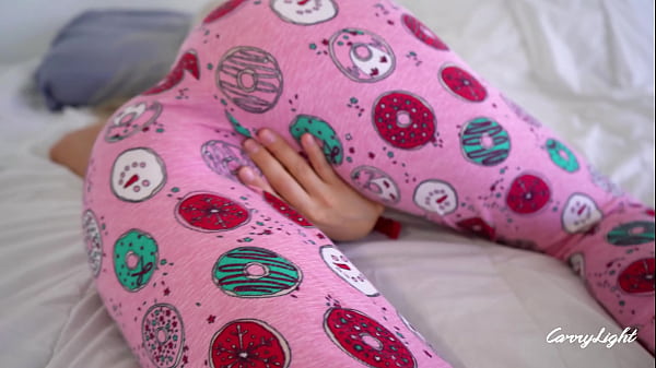 Play MP4 - Step Mom Wakes up to Hard Cock of Step Son He helps MILF to cum quick Carry Light