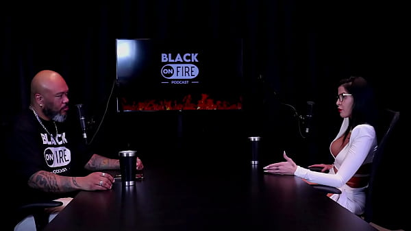 Play MP4 - Apresentou um cliente a amiga&comma; leva a s&eacute;rio o que faz&comma; fez fotos s&oacute; de calcinha&comma; e as censuras nas redes sociais&period;&period;&period; - Leticia Braga &lpar;WATCH ON&colon; SHEER&sol;RED&rpar;