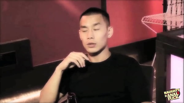 Nonton A Slender Blonde Engages In Simultaneous Oral Intercourse With Three Large Penises While Being Penetrated Vigorously. thumbnail