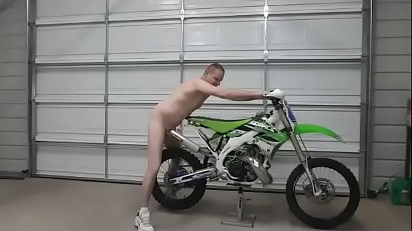 kyjackoff2 boinks antoher bike 
