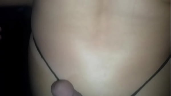 Play MP4 - Despu&eacute;s de la cena navide&ntilde;a en la madrugada mi cu&ntilde;ada me chupa la verga bien rico