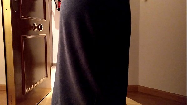 Paying the delivery man with my body 