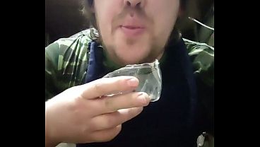 Из моего члена льётся молоко! Я кончил три раза подряд и произвёл так много спермы,что не смог её проглотить! thumbnail