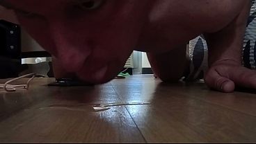 Easykimmy1 swallowed cum after cleaning up the floor 