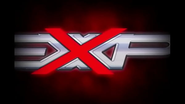 Gordinha dos olhos verdes cheia de sensualidade iniciando no porn&ocirc; brasileiro