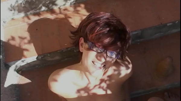 Nonton Voll Angepisst thumbnail