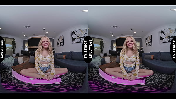 Up Close Vr With Coco Lovelock thumbnail