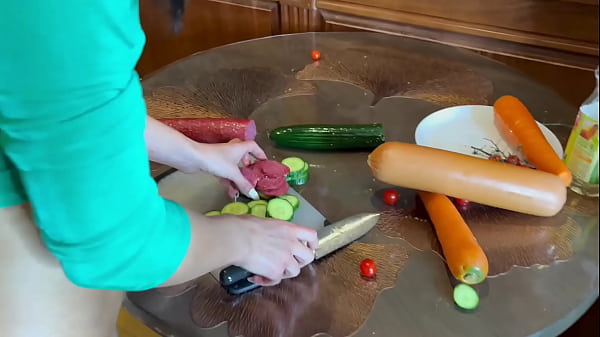 Kate Rich Jerks Off With Big Vegetables And Sausage And Then Treats Friends thumbnail