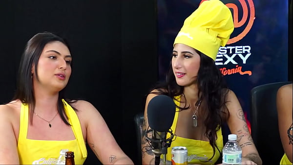 Play MP4 - As novinhas tatuadas e com piercing na buceta