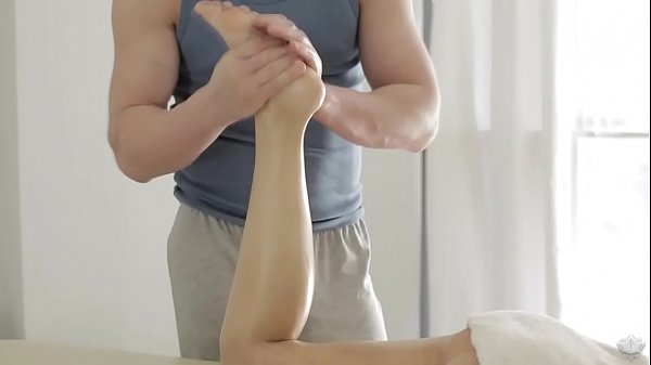 Play MP4 - Hot blonde Catania fucks on massage table