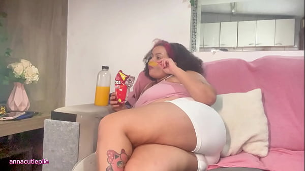 Fat girl massive farts while eating & watching tv 