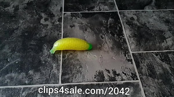 Nonton Trampled Under My Feet thumbnail