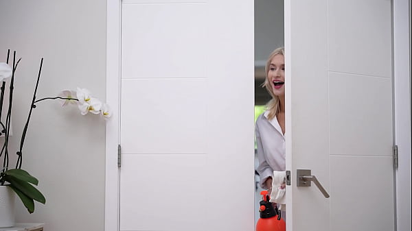 Nonton Petite Blonde Maid Emma Rosie Gets Her Ass Stretched With Bbc Gp3332 thumbnail