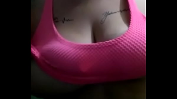 Gostosa_Mostrando as tetas