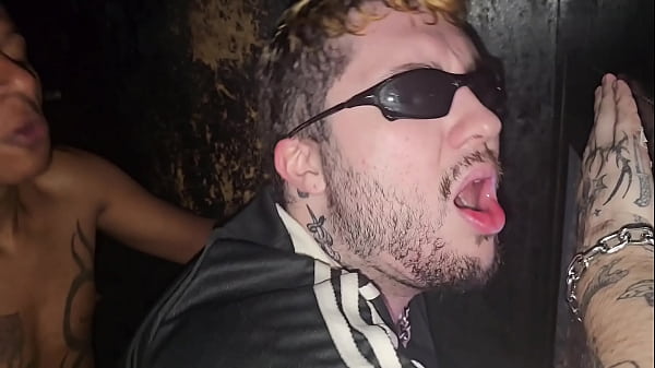 Sexo No Dark Room Entre Gays . thumbnail