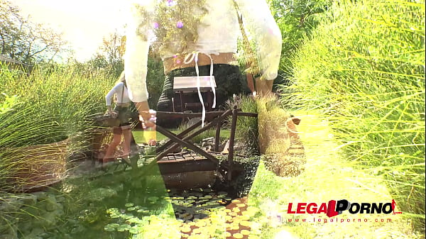 Loads of cum all over blonde milf amber jayne's pussy after outdoor fuck gp360 